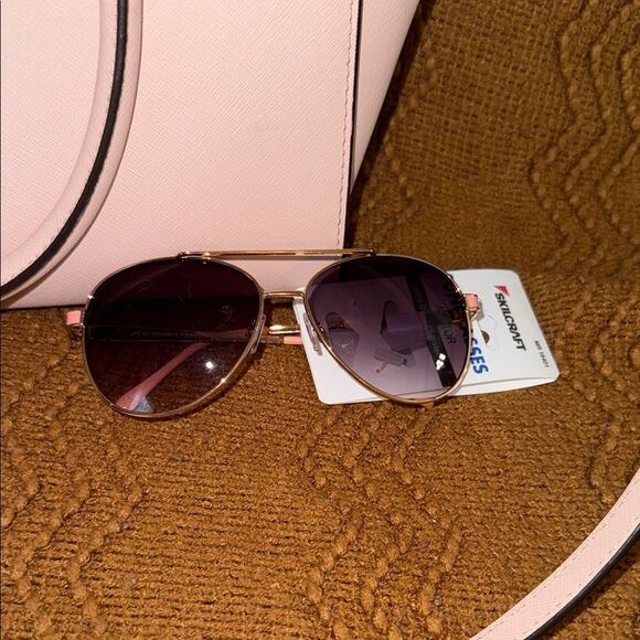 Michael Kors Blush Handbag with Sunglasses Set - Picture 4 of 13